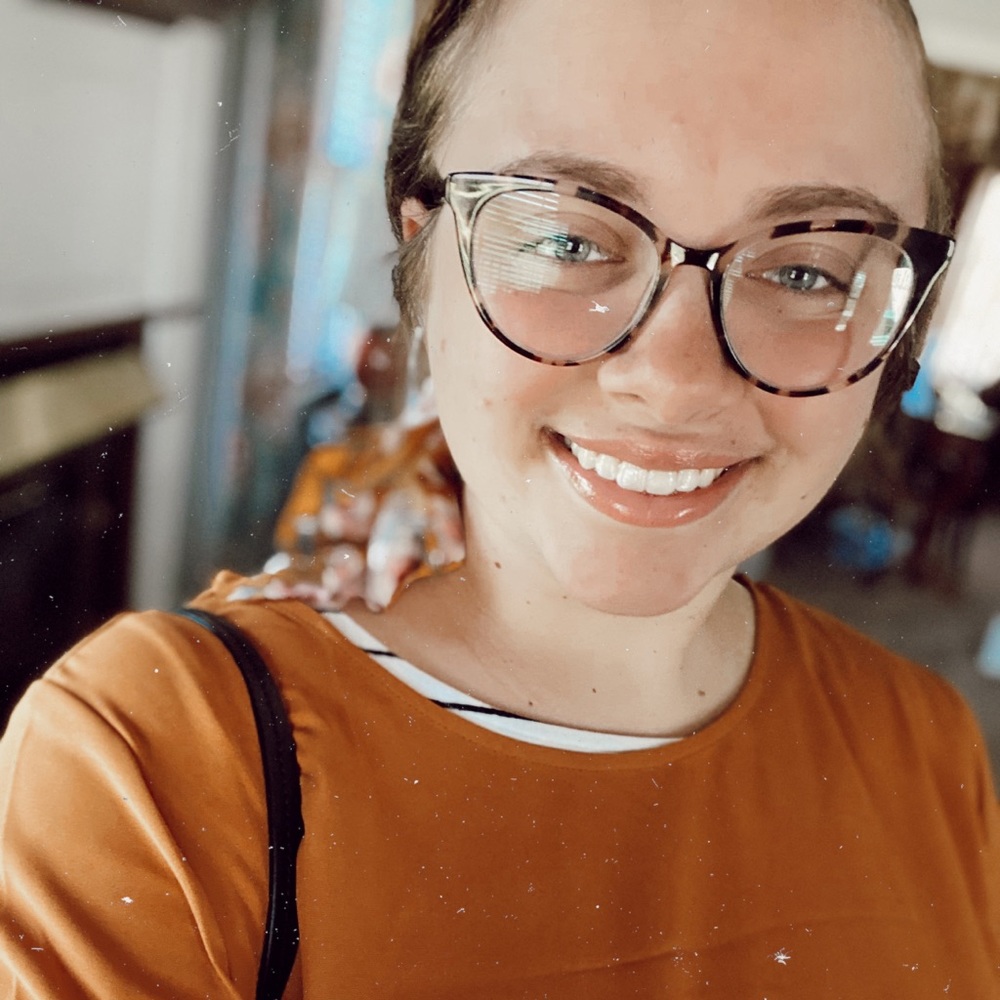 Meet your Posher, Olivia